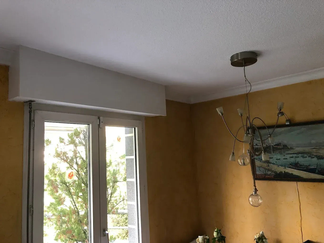 Pièce rénovée après travaux de peinture à Grenoble